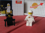 21109 - Exo-Suit + 5002812 - D2C Minifigure Retro Set ila_rendered